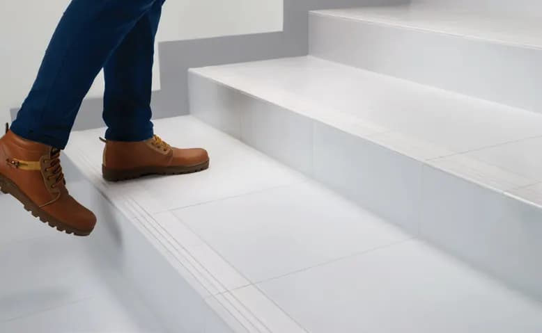 Roman RE1230 · Stepnosing (kode RE1230) 10x20 warna Stepnosing (kode RE1230)